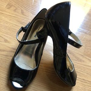 Black hill dress shoes